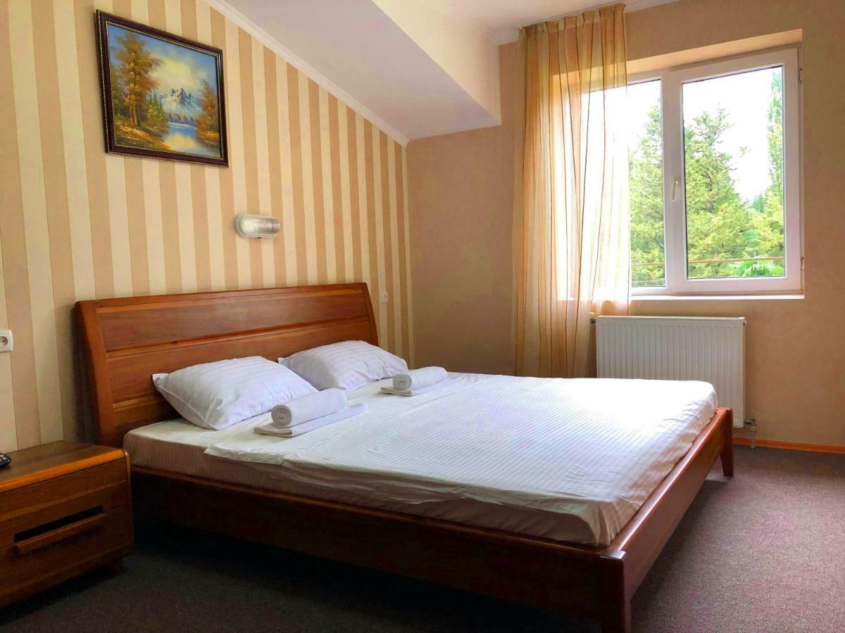 Imeri Park Hotel Кутаїсі Екстер'єр фото